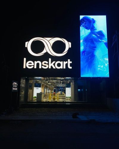 Indoor & Outdoor Commercial Digital Signage