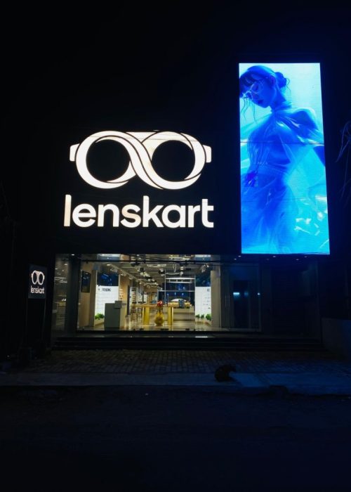 Indoor & Outdoor Commercial Digital Signage